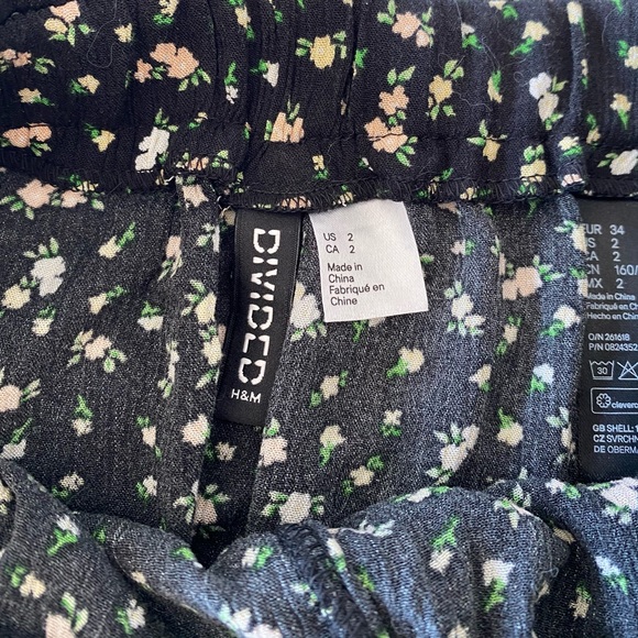 Floral shorts - Picture 2 of 2